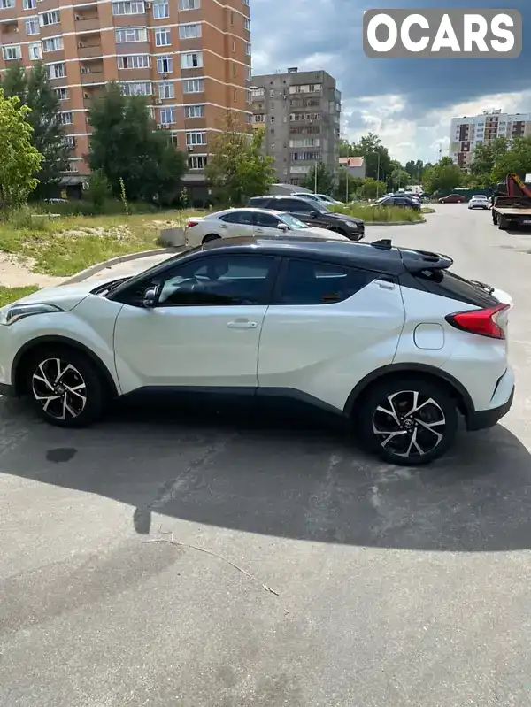 Позашляховик / Кросовер Toyota C-HR 2017 1.99 л. Автомат обл. Київська, Вишневе - Фото 1/11