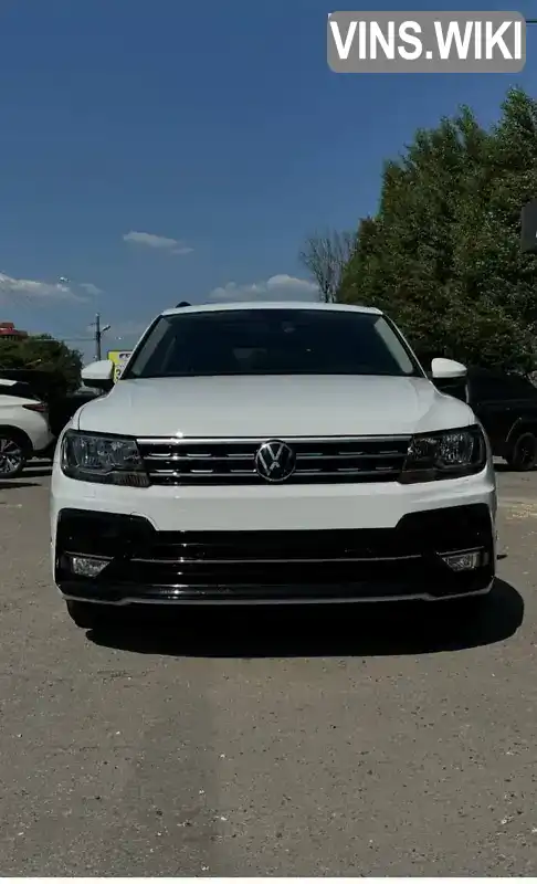 3VV2B7AX4KM053213 Volkswagen Tiguan 2018 Позашляховик / Кросовер 1.98 л. Фото 1