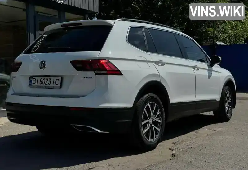 3VV2B7AX4KM053213 Volkswagen Tiguan 2018 Позашляховик / Кросовер 1.98 л. Фото 3