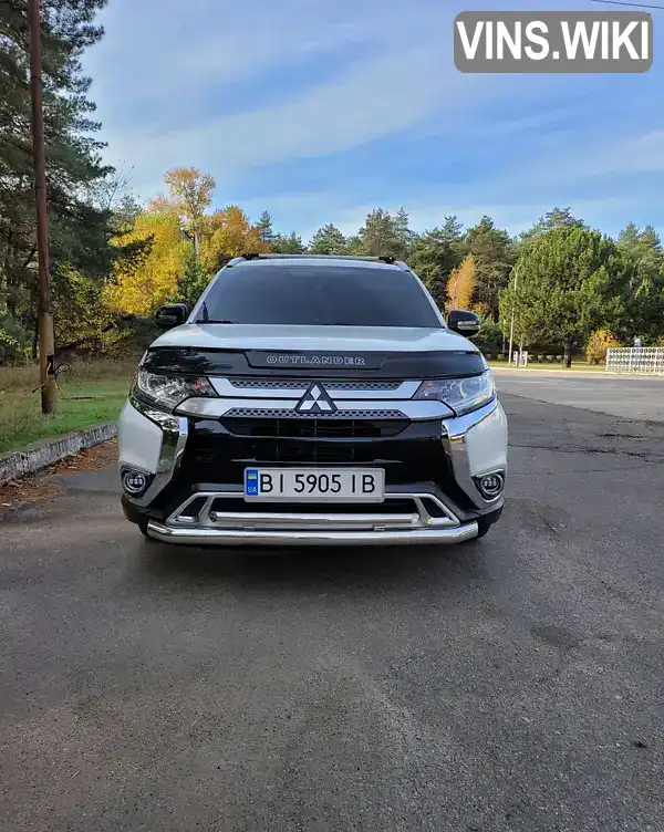 Позашляховик / Кросовер Mitsubishi Outlander 2018 2.4 л. Варіатор обл. Полтавська, Кременчук - Фото 1/15