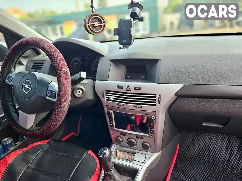 Хетчбек Opel Astra 2011 1.6 л. Ручна / Механіка обл. Дніпропетровська, Новомосковськ - Фото 1/10