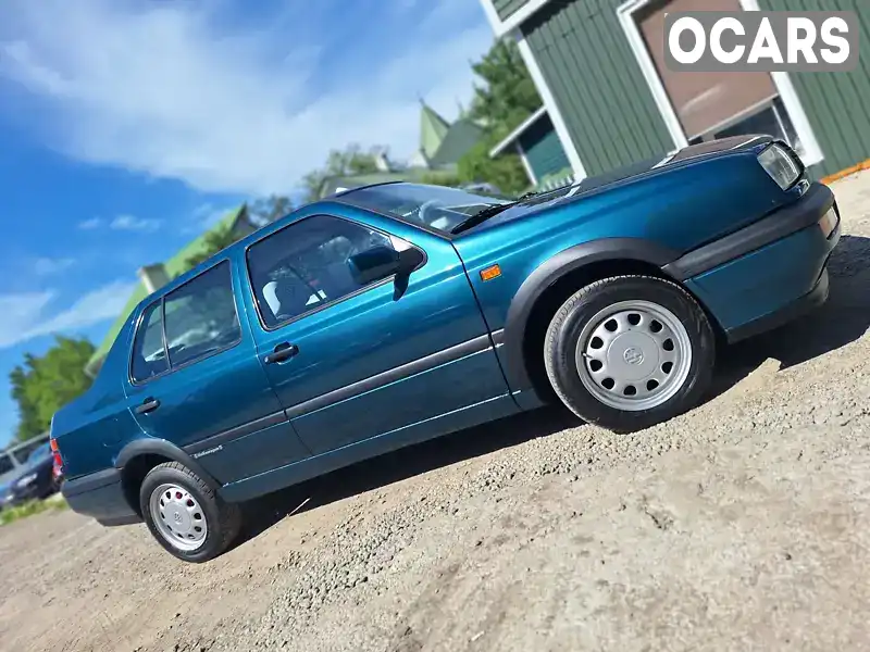 Седан Volkswagen Vento 1993 1.59 л. Ручна / Механіка обл. Чернівецька, Чернівці - Фото 1/21