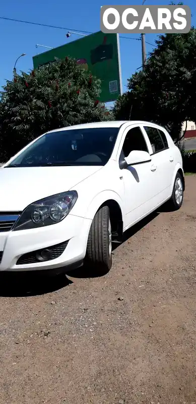 Хэтчбек Opel Astra 2013 1.6 л. Автомат обл. Черкасская, Черкассы - Фото 1/20