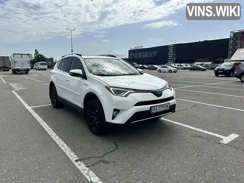 Внедорожник / Кроссовер Toyota RAV4 2018 2.49 л. Вариатор обл. Киевская, Киев - Фото 1/18