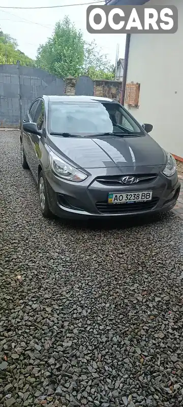 Седан Hyundai Accent 2012 1.4 л. Ручна / Механіка обл. Закарпатська, Виноградів - Фото 1/10