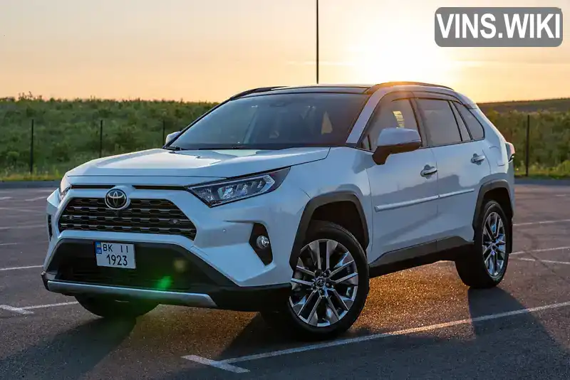 Позашляховик / Кросовер Toyota RAV4 2019 2.49 л. Автомат обл. Рівненська, Рівне - Фото 1/21