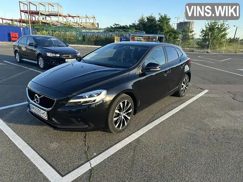 Хэтчбек Volvo V40 2019 1.97 л. Автомат обл. Киевская, Киев - Фото 1/11