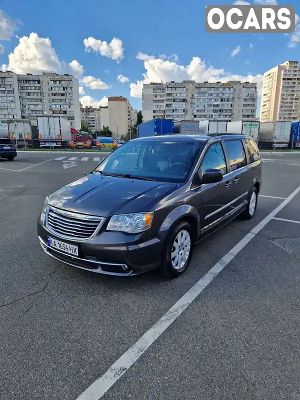 Минивэн Chrysler Town & Country 2016 3.6 л. Автомат обл. Киевская, Киев - Фото 1/20