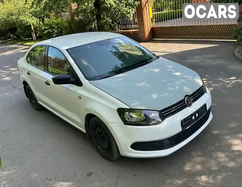 Седан Volkswagen Polo 2012 1.6 л. Ручна / Механіка обл. Чернігівська, Прилуки - Фото 1/21