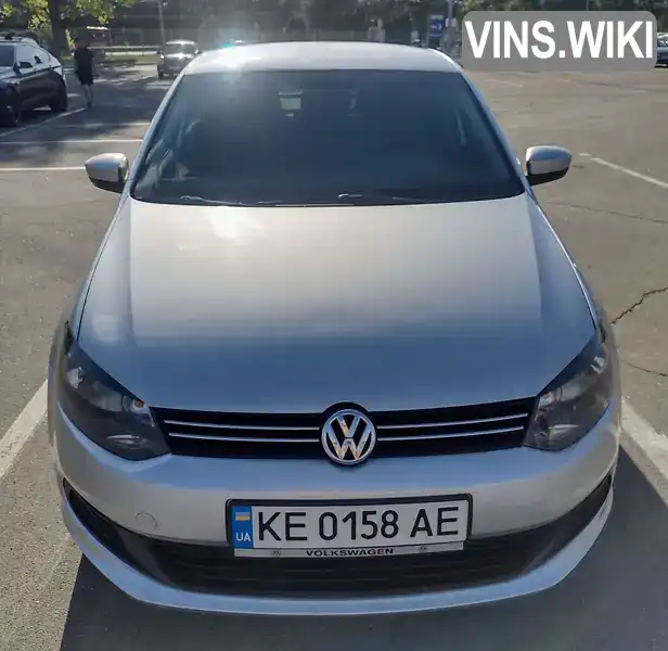 Седан Volkswagen Polo 2013 1.6 л. Ручна / Механіка обл. Дніпропетровська, Дніпро (Дніпропетровськ) - Фото 1/10