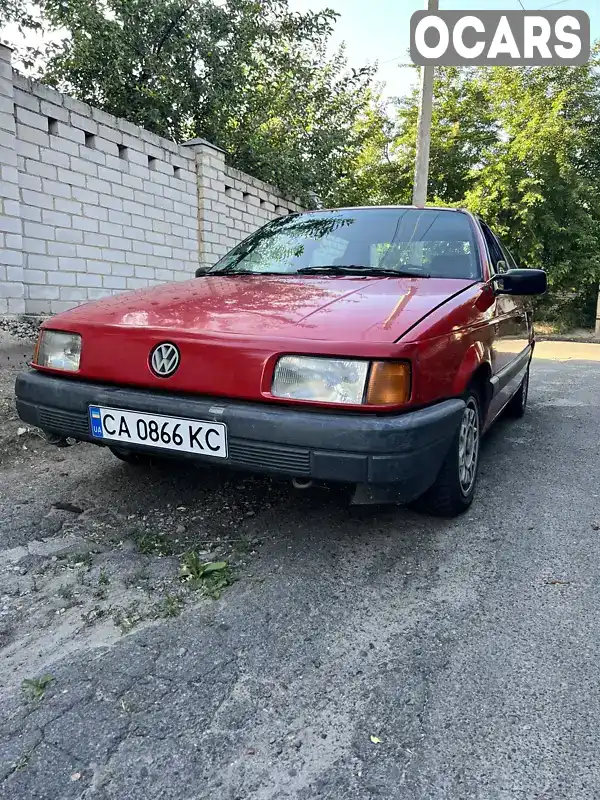 WVWZZZ31ZJE025977 Volkswagen Passat 1988 Седан 1.8 л. Фото 1