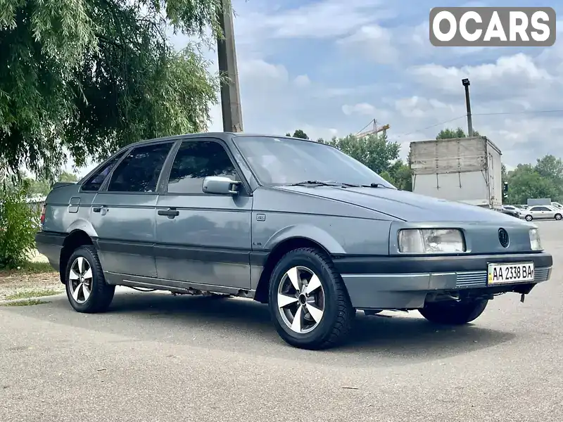 WVWZZZ31ZJE003982 Volkswagen Passat 1988 Седан 1.8 л. Фото 1