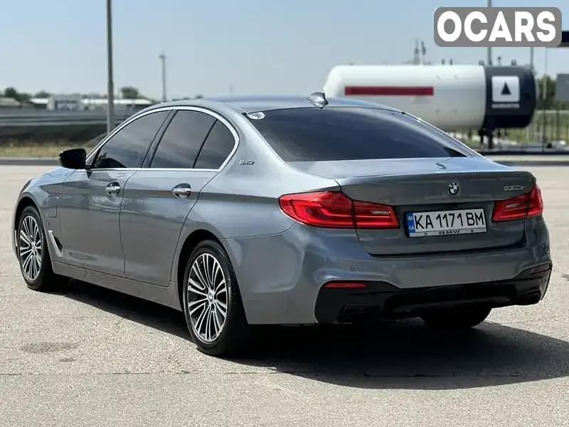 WBAJA9C54JB250597 BMW 5 Series 2018 Седан 2 л. Фото 4