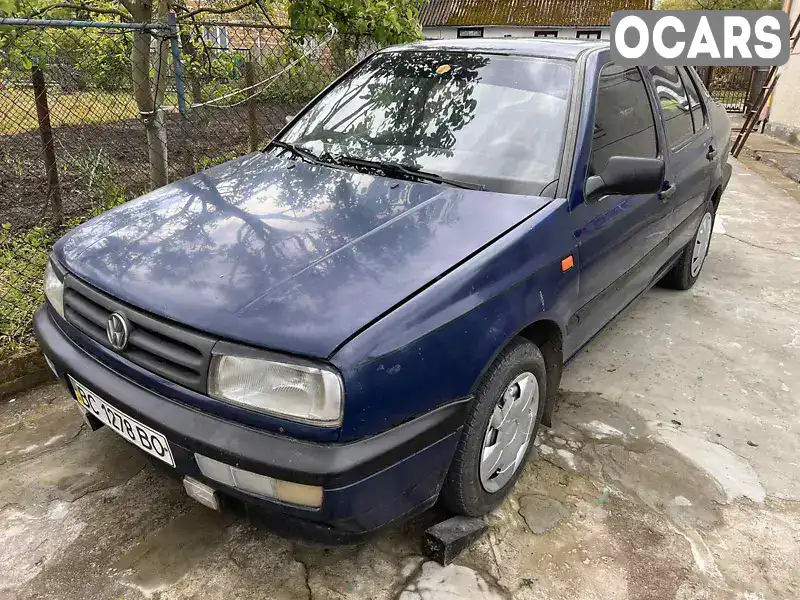 Седан Volkswagen Vento 1993 1.8 л. Ручная / Механика обл. Львовская, Червоноград - Фото 1/7