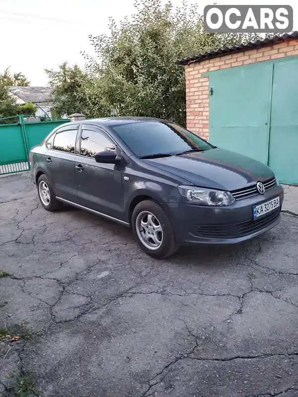 Седан Volkswagen Polo 2012 1.6 л. Ручна / Механіка обл. Черкаська, Ватутіне - Фото 1/8