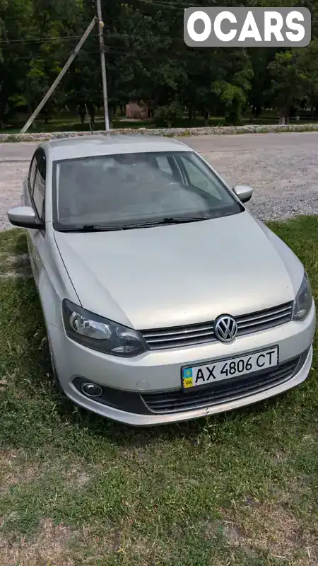 Седан Volkswagen Polo 2012 1.6 л. Ручна / Механіка обл. Полтавська, Кобеляки - Фото 1/10