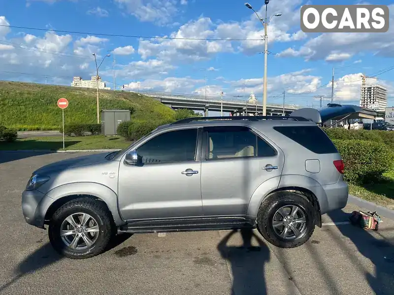 Позашляховик / Кросовер Toyota Fortuner 2006 4 л. Автомат обл. Київська, Київ - Фото 1/8