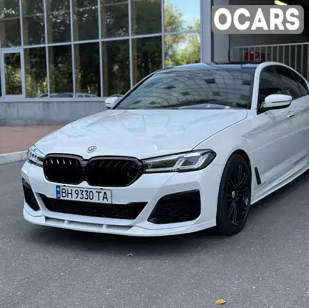 WBAJE7C57JWD53114 BMW 5 Series 2018 Седан 3 л. Фото 2