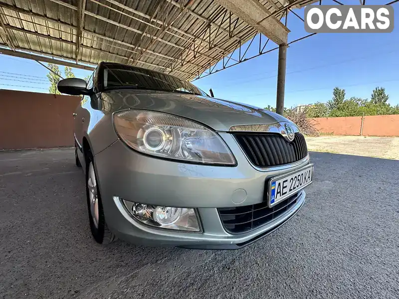 Хетчбек Skoda Fabia 2011 1.2 л. Ручна / Механіка обл. Дніпропетровська, Апостолове - Фото 1/11