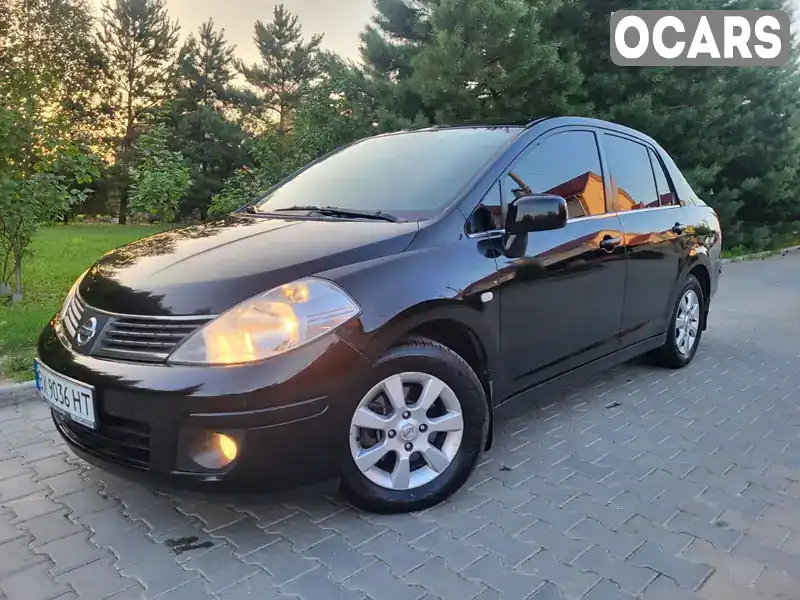 3N1BCAC11UK408302 Nissan TIIDA 2007 Седан 1.6 л. Фото 1