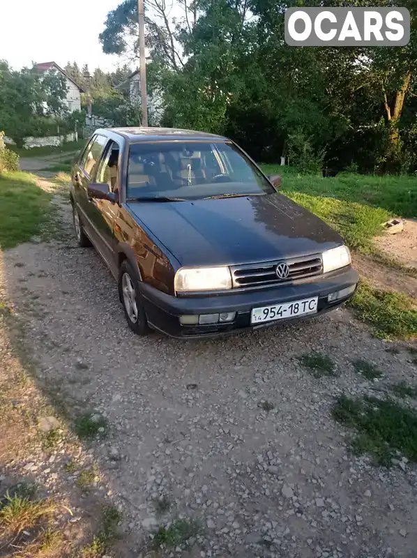 Седан Volkswagen Vento 1994 1.9 л. Ручна / Механіка обл. Миколаївська, Львів - Фото 1/9