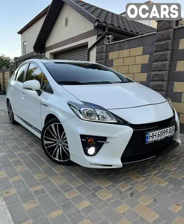 ZVW305764418 Toyota Prius 2015 Хэтчбек 1.8 л. Фото 1