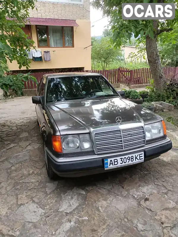 Седан Mercedes-Benz E-Class 1992 2 л. Ручна / Механіка обл. Вінницька, Могилів-Подільський - Фото 1/21