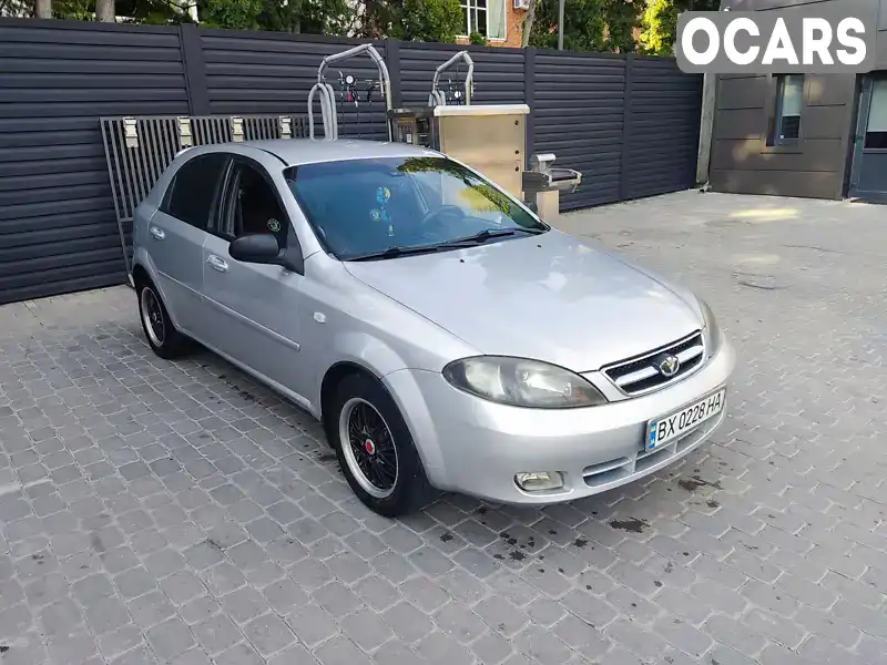 Хэтчбек Chevrolet Lacetti 2004 1.6 л. Ручная / Механика обл. Хмельницкая, Каменец-Подольский - Фото 1/17