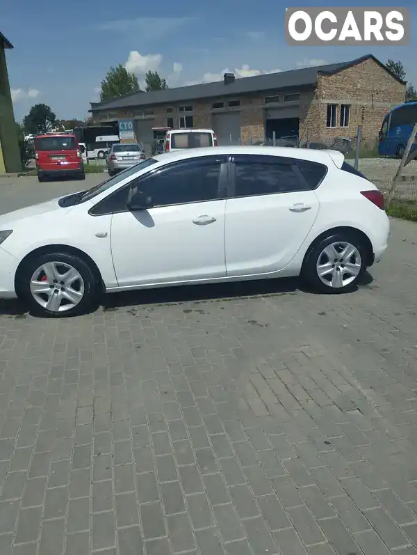 W0LPD6EA0BG040983 Opel Astra 2011 Хэтчбек 1.3 л. Фото 1