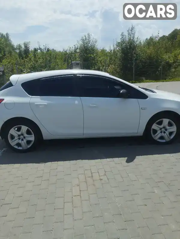 W0LPD6EA0BG040983 Opel Astra 2011 Хэтчбек 1.3 л. Фото 2