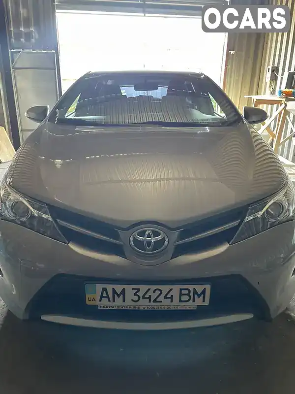 Хетчбек Toyota Auris 2013 1.33 л. Ручна / Механіка обл. Житомирська, Звягель - Фото 1/11