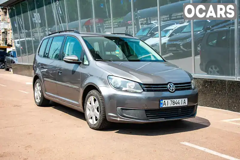 Минивэн Volkswagen Touran 2011 1.6 л. Ручная / Механика обл. Киевская, Вышгород - Фото 1/21