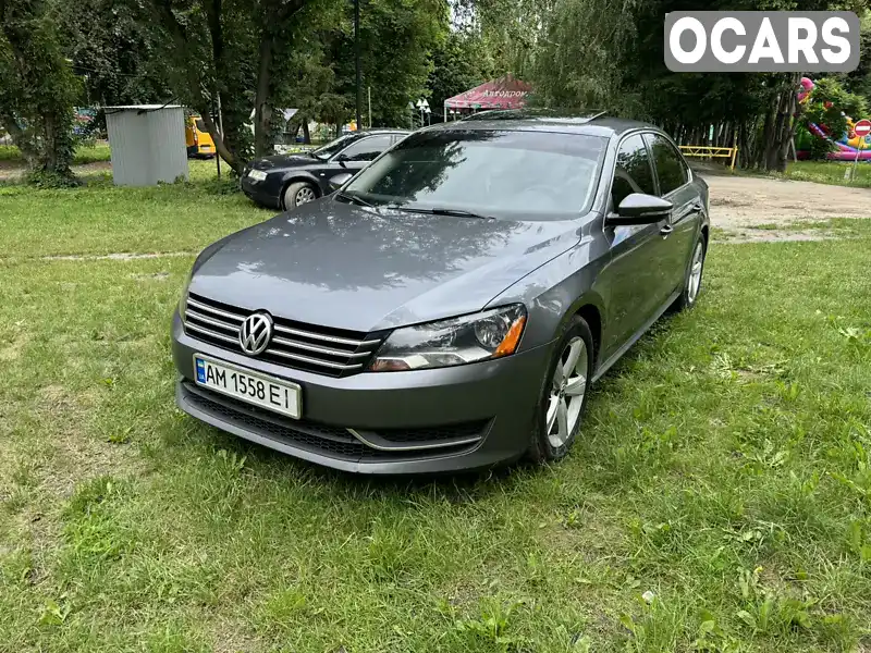 Седан Volkswagen Passat 2012 2.5 л. Автомат обл. Житомирская, Звягель - Фото 1/21