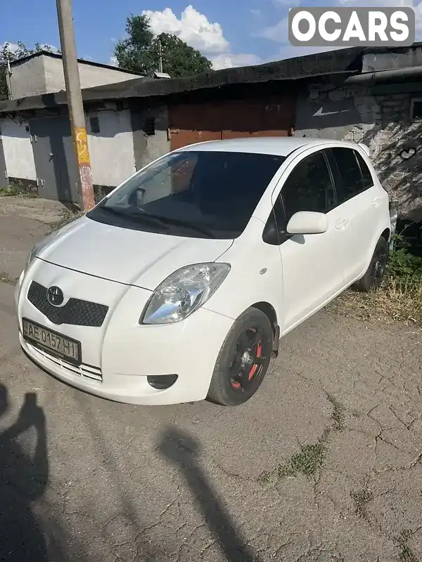 Хэтчбек Toyota Yaris 2008 1.3 л. Автомат обл. Днепропетровская, Кривой Рог - Фото 1/8