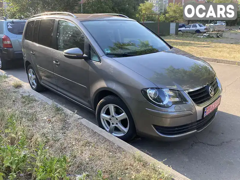 Минивэн Volkswagen Touran 2010 1.6 л. Ручная / Механика обл. Полтавская, Полтава - Фото 1/9