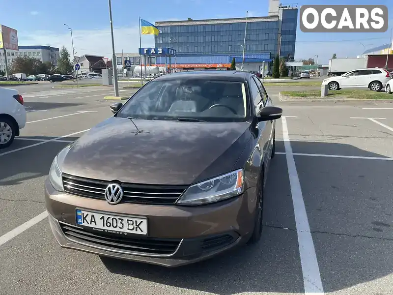 Седан Volkswagen Jetta 2014 1.97 л. Ручна / Механіка обл. Київська, Бориспіль - Фото 1/18