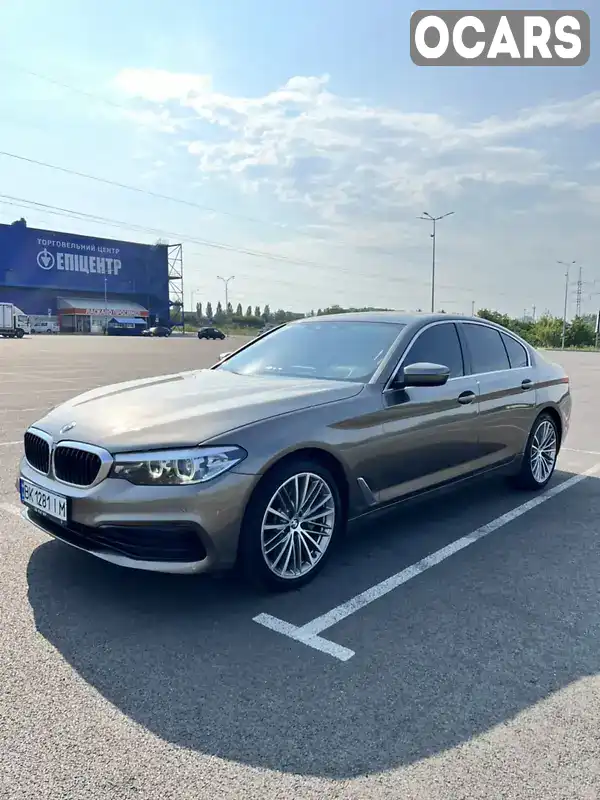 WBAJA5C51KWW12288 BMW 5 Series 2018 Седан 2 л. Фото 2