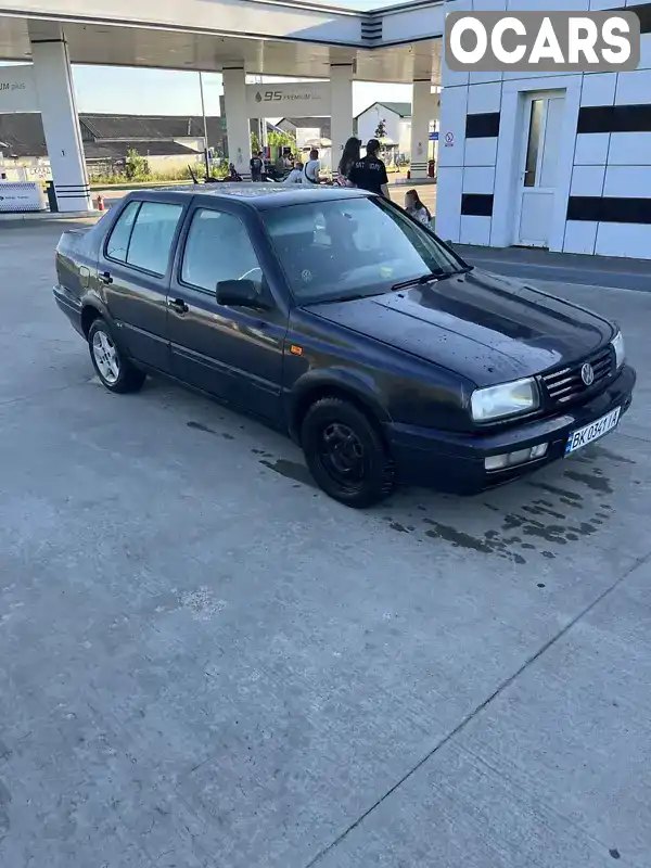 Седан Volkswagen Vento 1994 1.78 л. Ручна / Механіка обл. Рівненська, Вараш (Кузнецовськ) - Фото 1/11