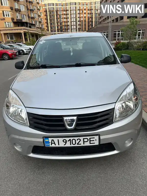 Хетчбек Dacia Sandero 2011 1.15 л. Ручна / Механіка обл. Київська, Вишневе - Фото 1/17