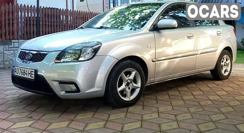 Седан Kia Rio 2010 1.4 л. Автомат обл. Закарпатська, Мукачево - Фото 1/10