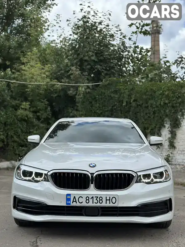 WBAJE5C59KWW13211 BMW 5 Series 2018 Седан 3 л. Фото 2