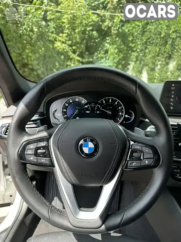 WBAJE5C59KWW13211 BMW 5 Series 2018 Седан 3 л. Фото 3