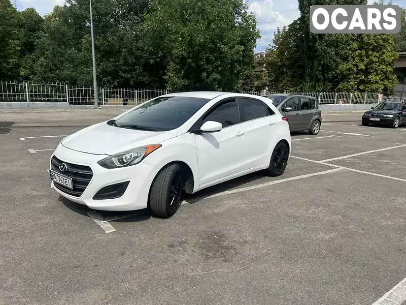 KMHD35LH2GU300662 Hyundai Elantra 2015 Хэтчбек 2 л. Фото 2