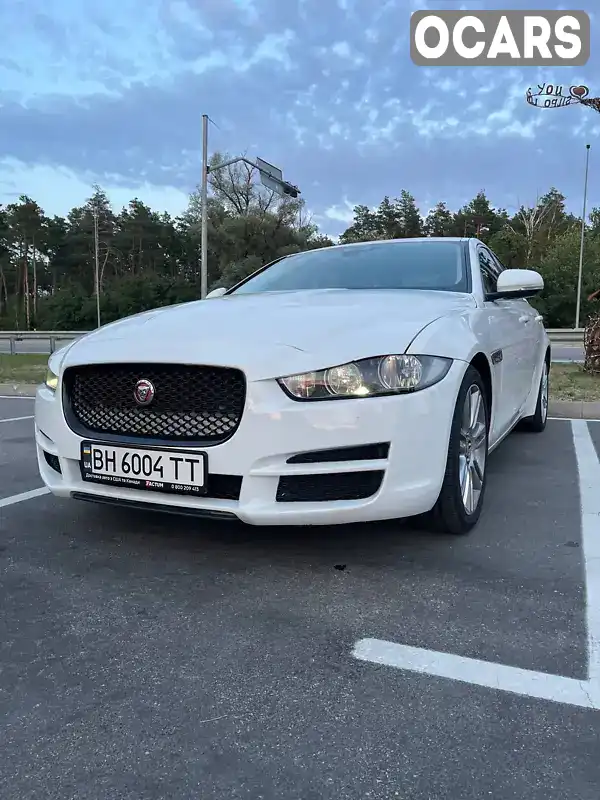 SAJAR4FX0KCP52077 Jaguar XE 2019 Седан 2 л. Фото 2