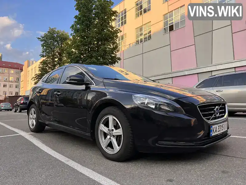 Хэтчбек Volvo V40 2015 2 л. Автомат обл. Киевская, Киев - Фото 1/10