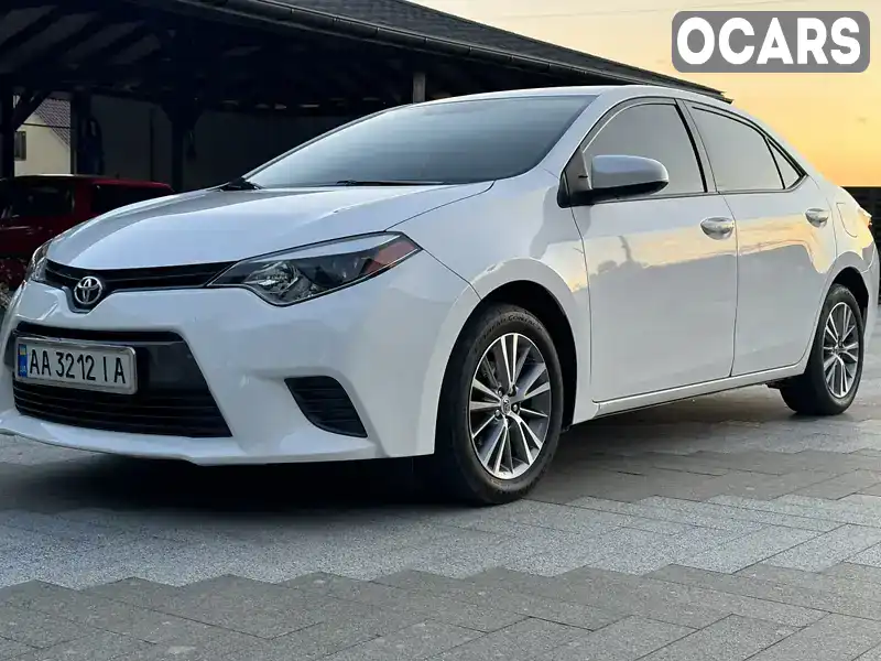 Седан Toyota Corolla 2015 1.8 л. Варіатор обл. Житомирська, Житомир - Фото 1/16