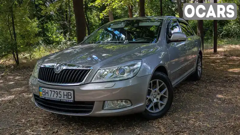 TMBBE61Z9B8012002 Skoda Octavia 2010 Лифтбек 1.98 л. Фото 1