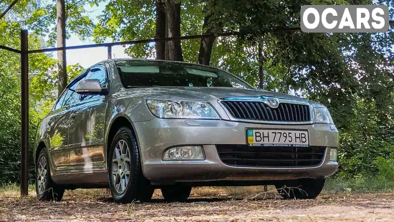 TMBBE61Z9B8012002 Skoda Octavia 2010 Лифтбек 1.98 л. Фото 4