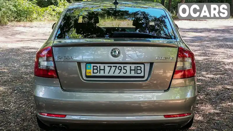 TMBBE61Z9B8012002 Skoda Octavia 2010 Лифтбек 1.98 л. Фото 9