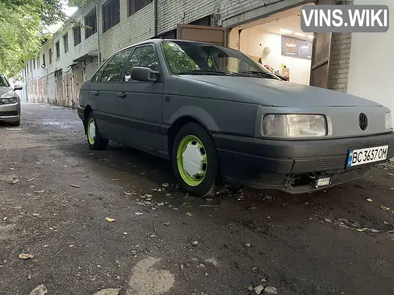 WVWZZZ31ZJE004778 Volkswagen Passat 1988 Седан 1.6 л. Фото 1